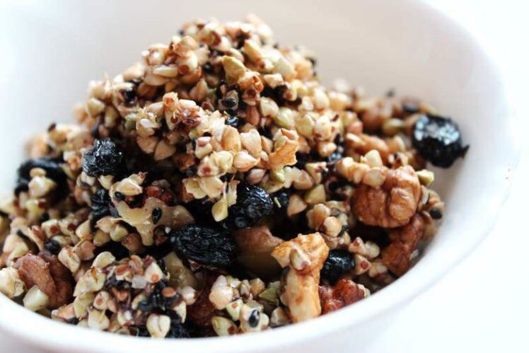 Buckwheat with the addition of dried apricots and prunes - a dish option on the buckwheat diet menu