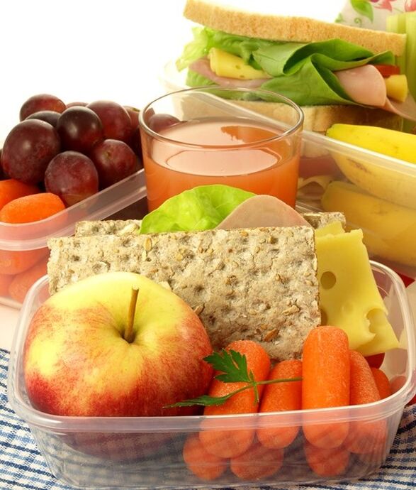 Raw vegetables and fruits can be used as snacks if the diet shown in Table 3 is followed. 